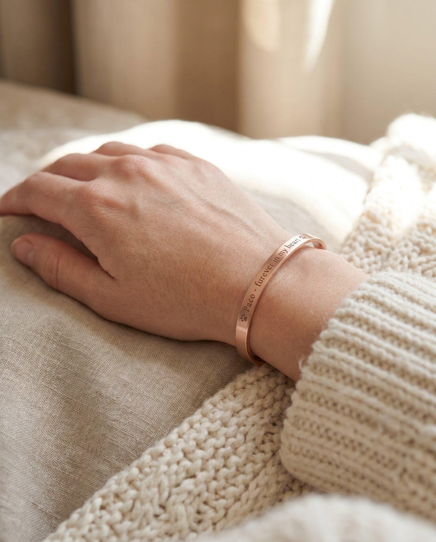 pet_memoria_cuff_on_wrist